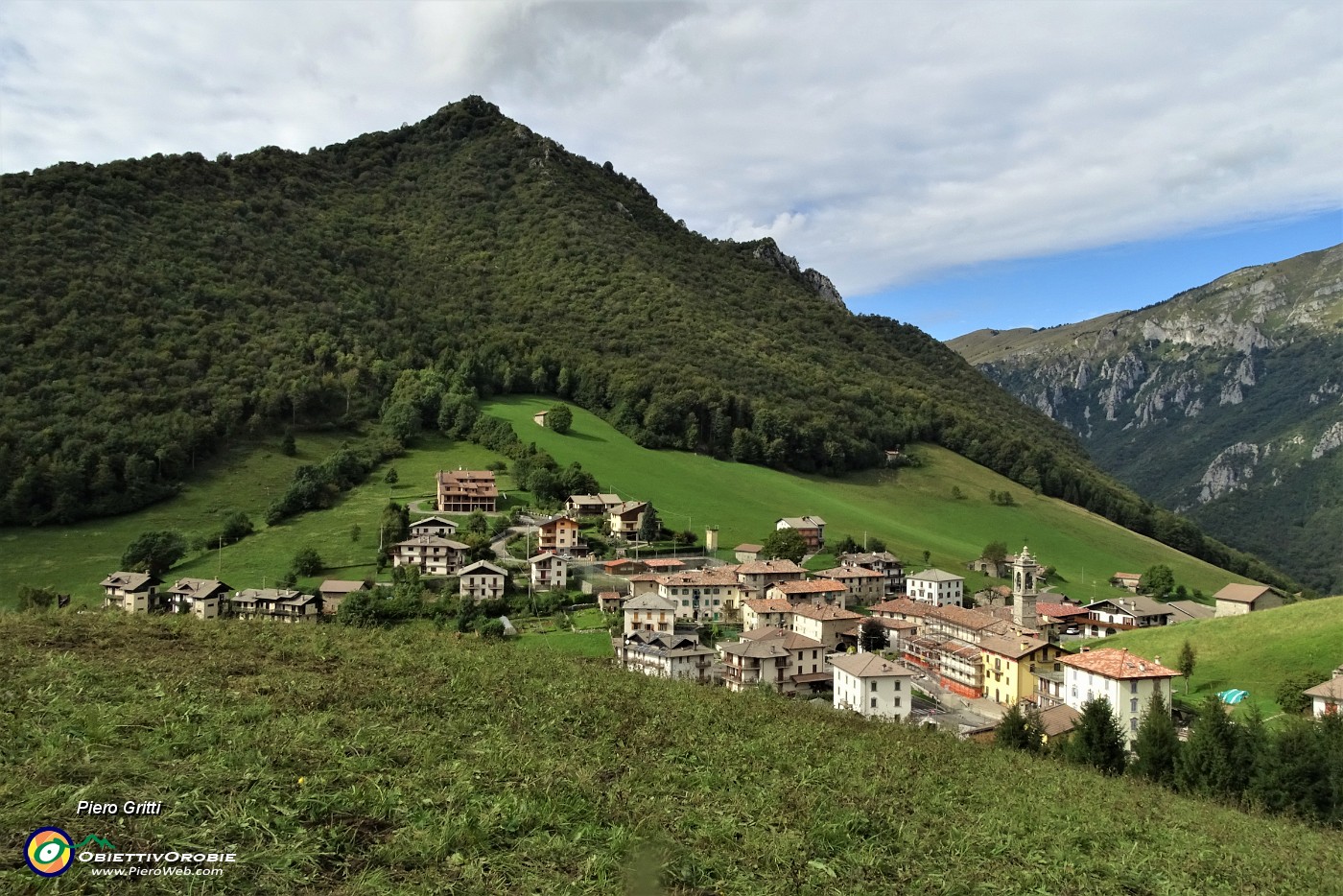 11 Dal roccolo vista su Valpiana e il Monte Castello.JPG